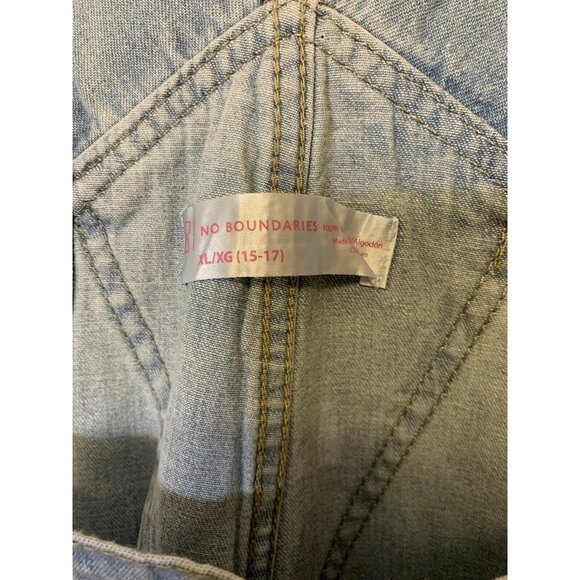 New No Boundaries Bib Overalls Women’s Sz XL 15-17 Shorts Denim NWT - Picture 2 of 6
